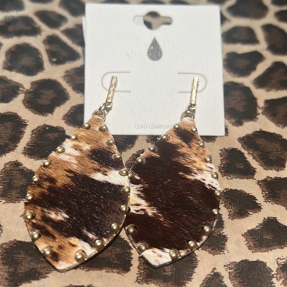 Aria earring-B&W